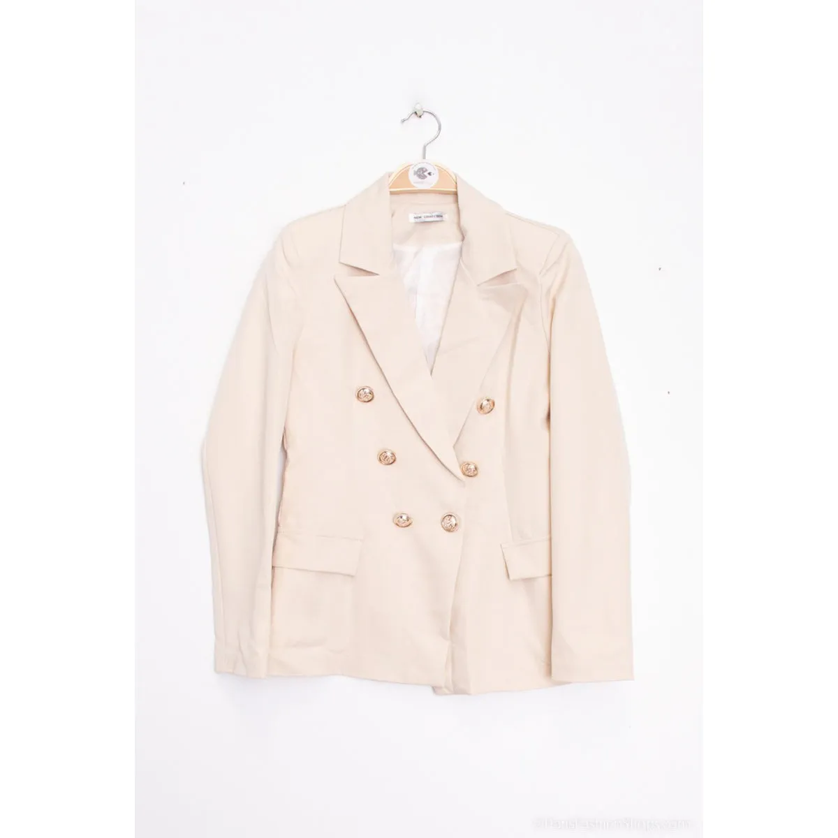 Beige blazer med "guld" knapper