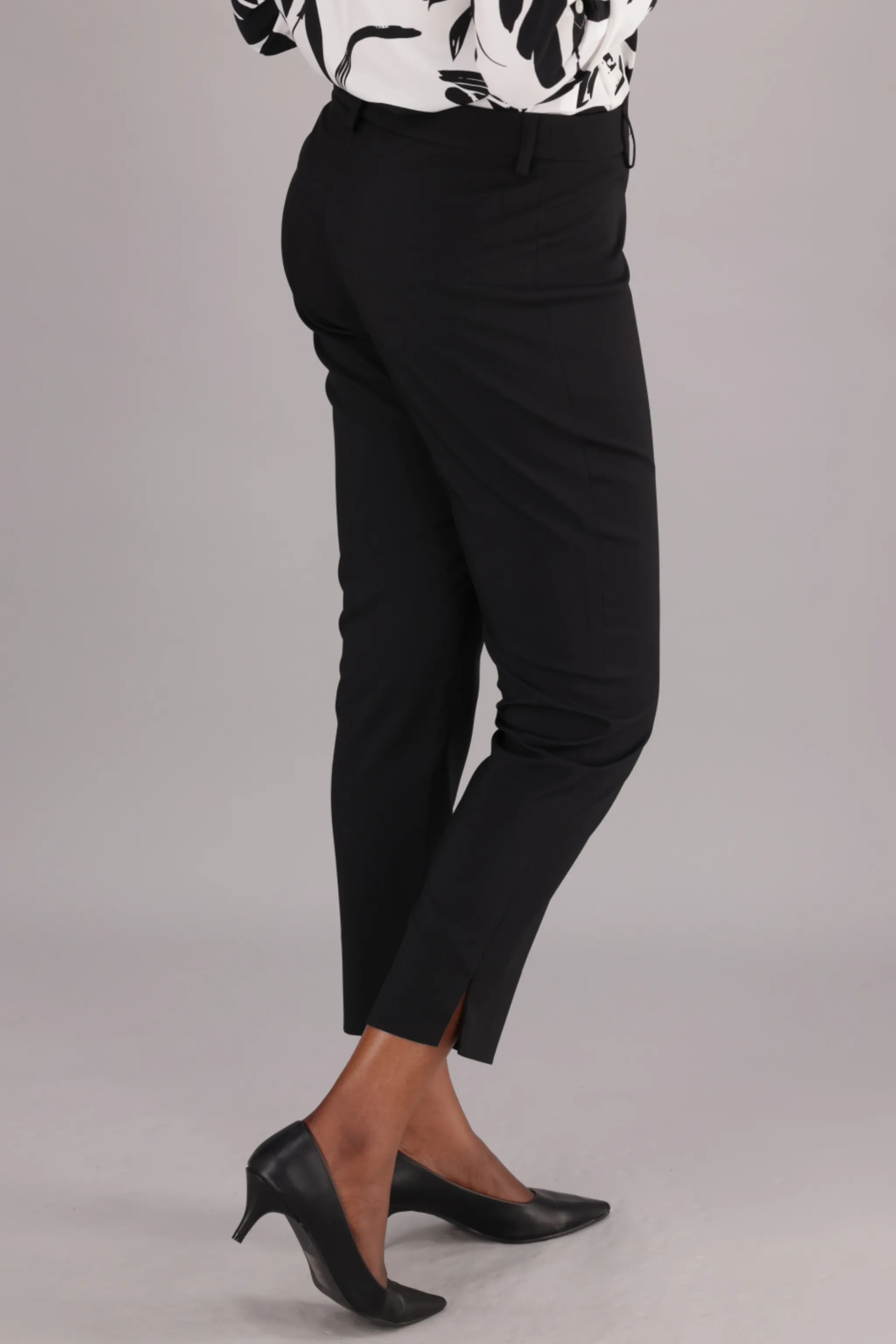 Caprice cropped slim leg pants - black stretch