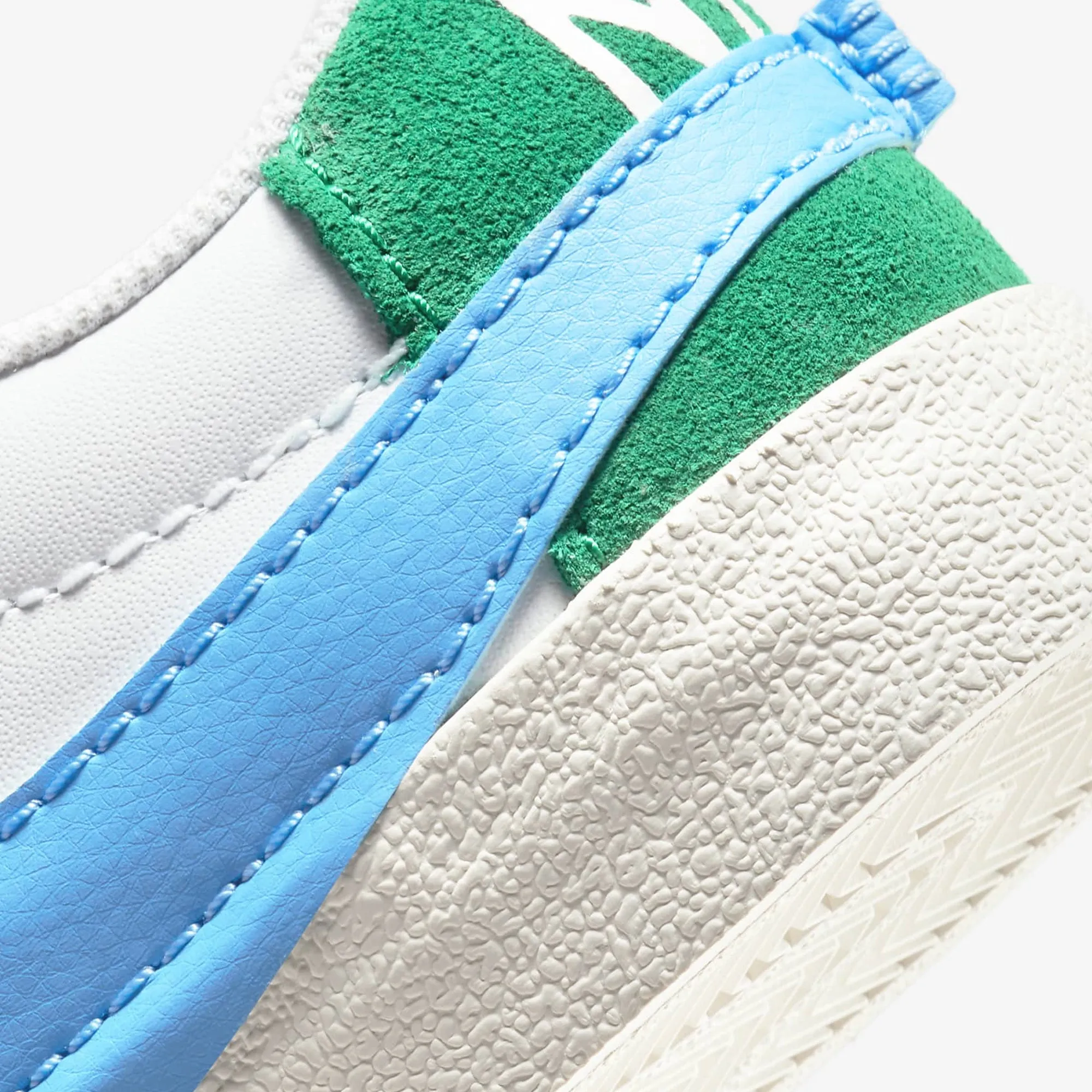 Nike | WMN'S BLAZER LOW '77 JUMBO { WHITE/MALACHITE-UNIVERSITY BLUE