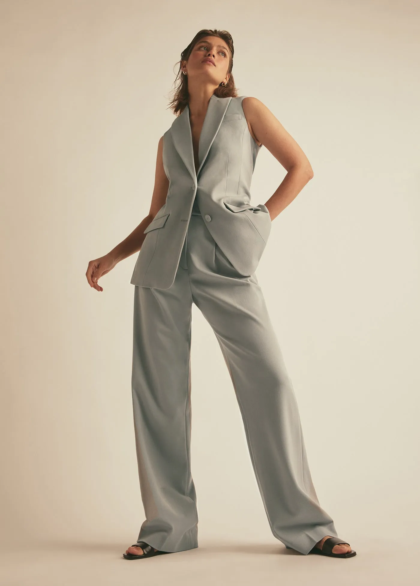 THE NADINE SLEEVELESS BLAZER
