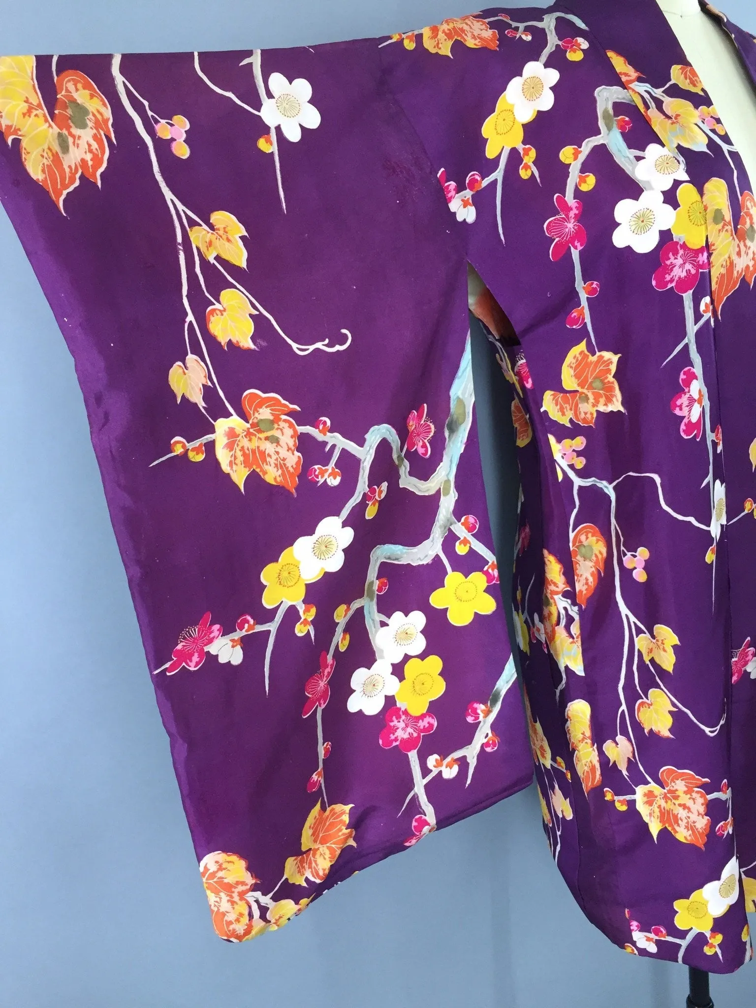 Vintage 1920s Silk Haori Kimono Cardigan / Purple Floral Print